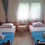 Case de vacanță Lazy Cat House *