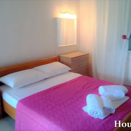 Lazy Cat House Tatil Evi