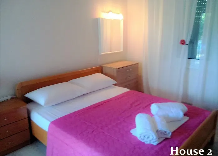 Lazy Cat House بيت للعطل