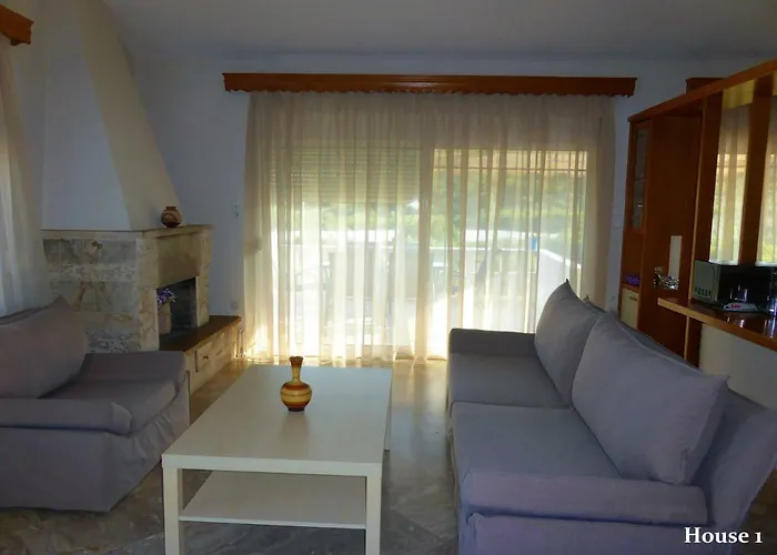 Lazy Cat House Nea Iraklitsa